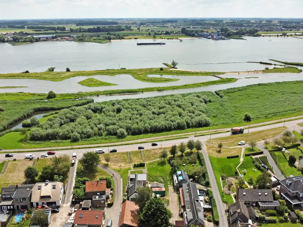 Rivierdijk 76, HARDINXVELD-GIESSENDAM