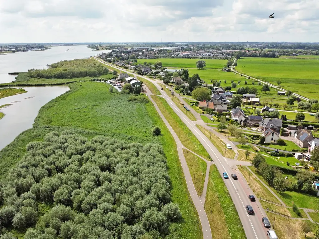 Rivierdijk 76, HARDINXVELD-GIESSENDAM