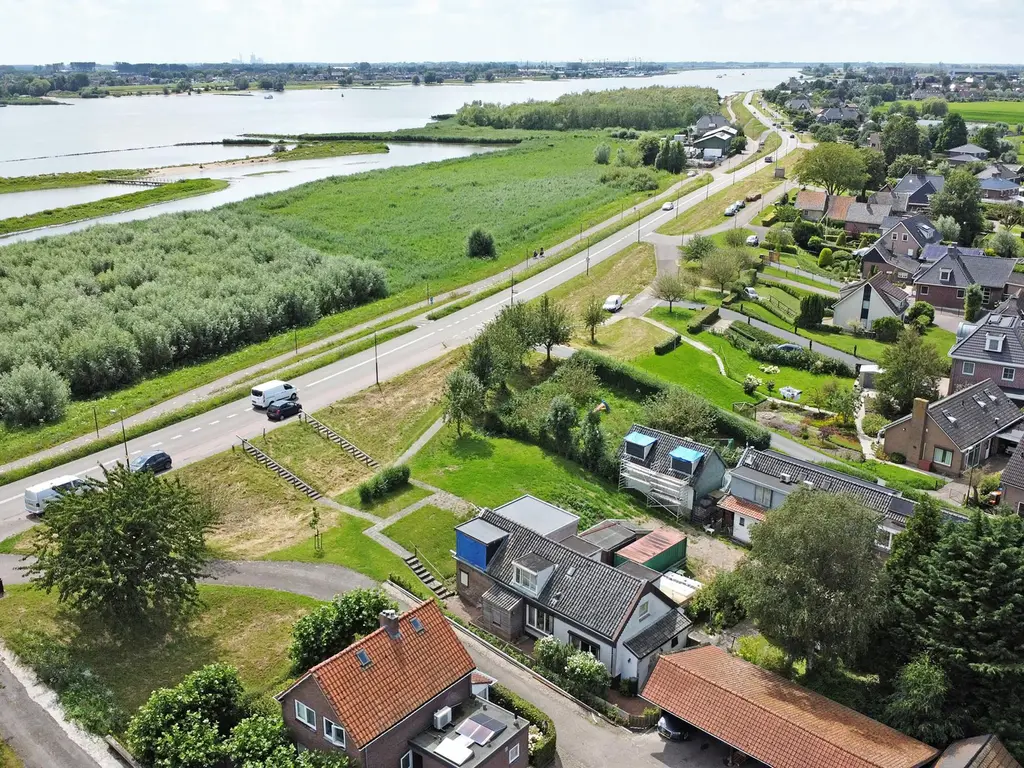 Rivierdijk 76, HARDINXVELD-GIESSENDAM