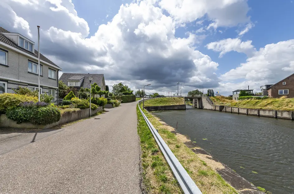 Sluisweg 1A