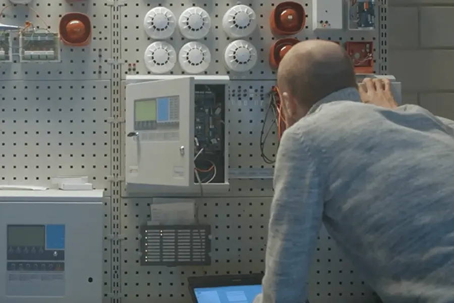 Hoe vaak moet een brandmeldinstallatie worden onderhouden?