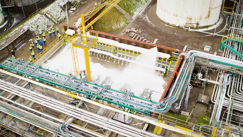 De blusschuimtransitie: wat betekent de nieuwe PFAS-regelgeving voor uw brandbeveiliging?