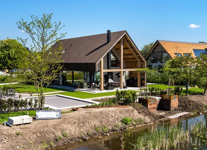 Villa aan het water