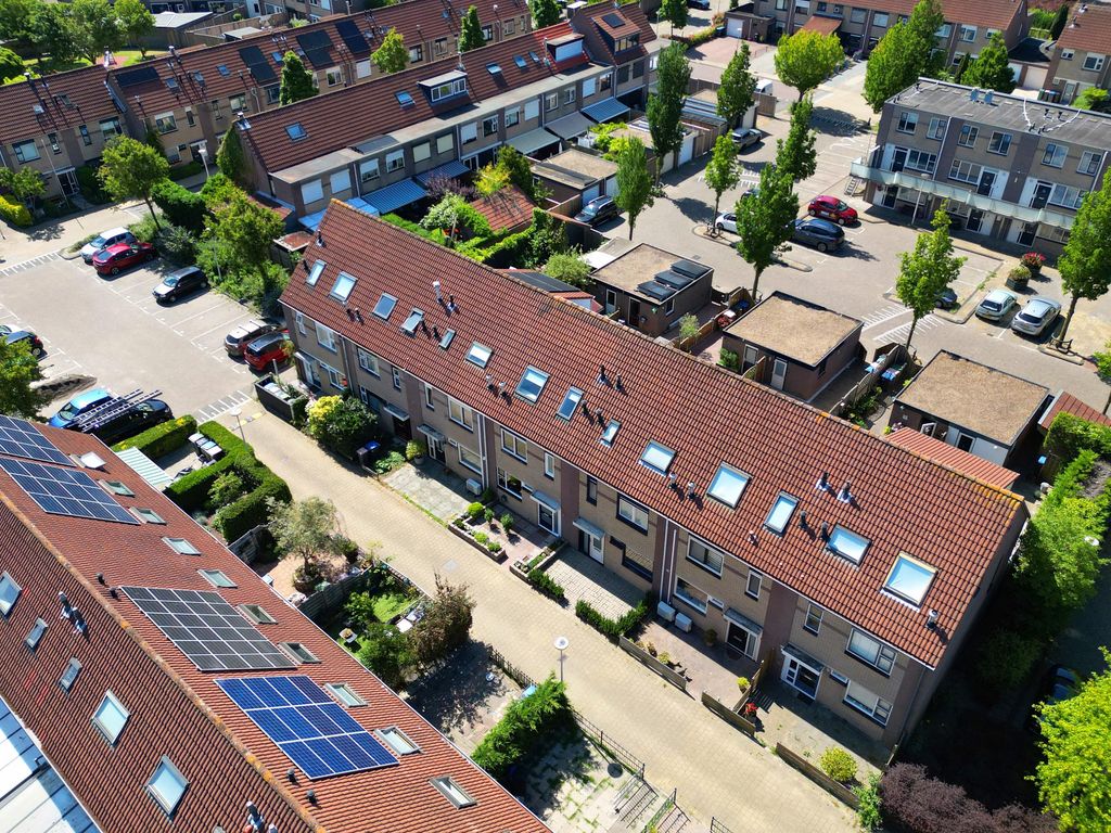 Toernooiveld 8, OOSTVOORNE