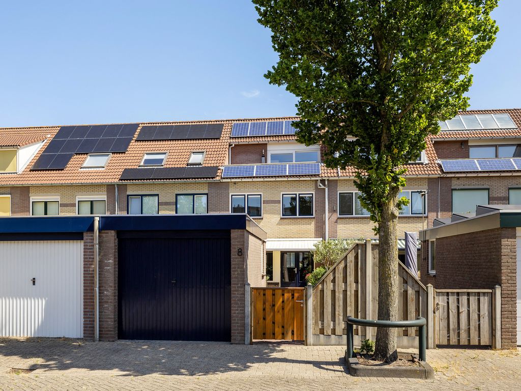 Toernooiveld 8, OOSTVOORNE