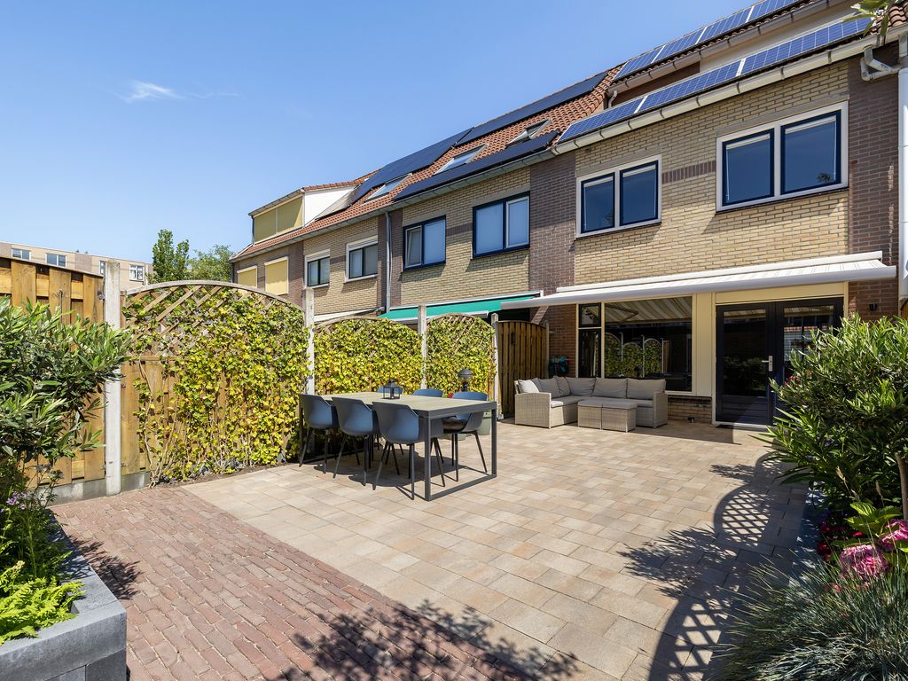 Toernooiveld 8, OOSTVOORNE