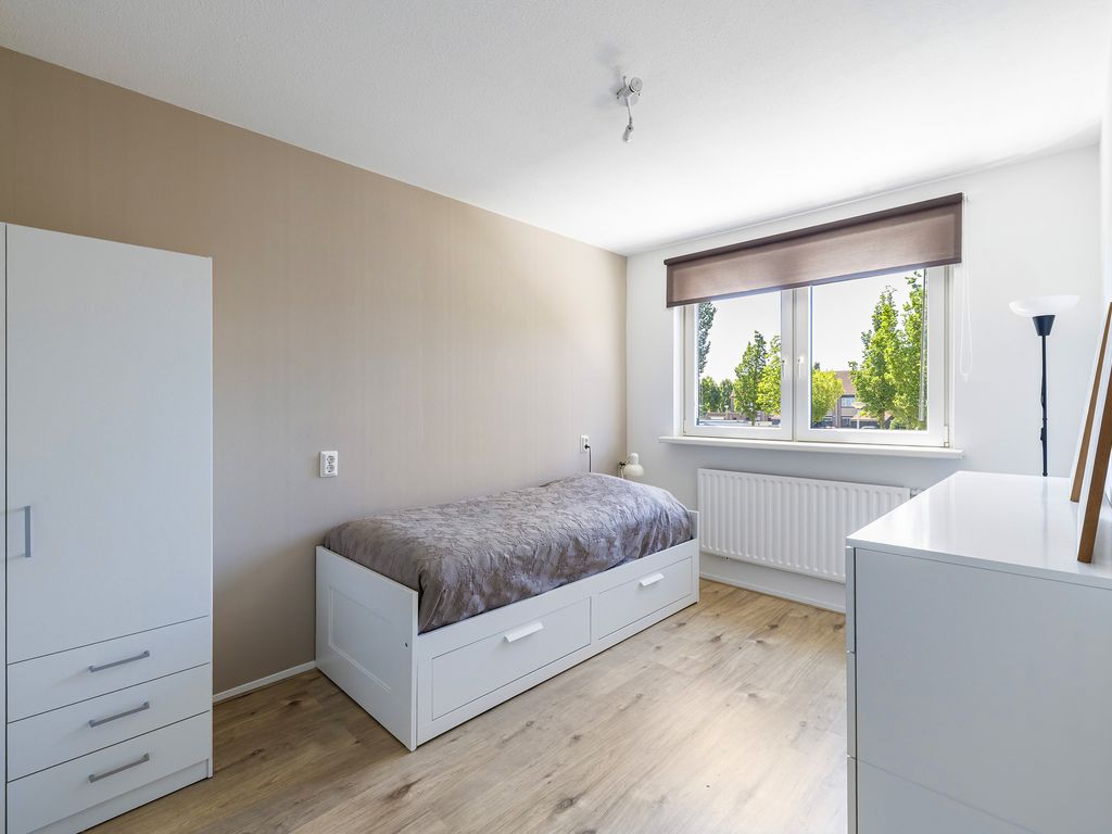 Toernooiveld 8, OOSTVOORNE