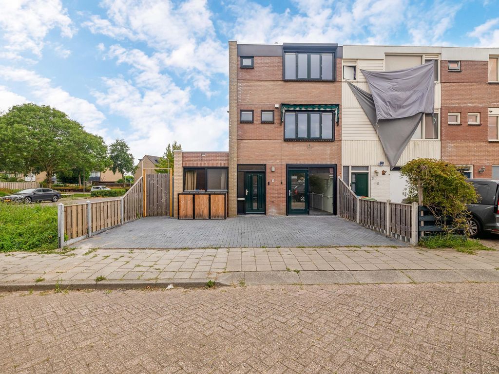 Karveel 1, BRIELLE