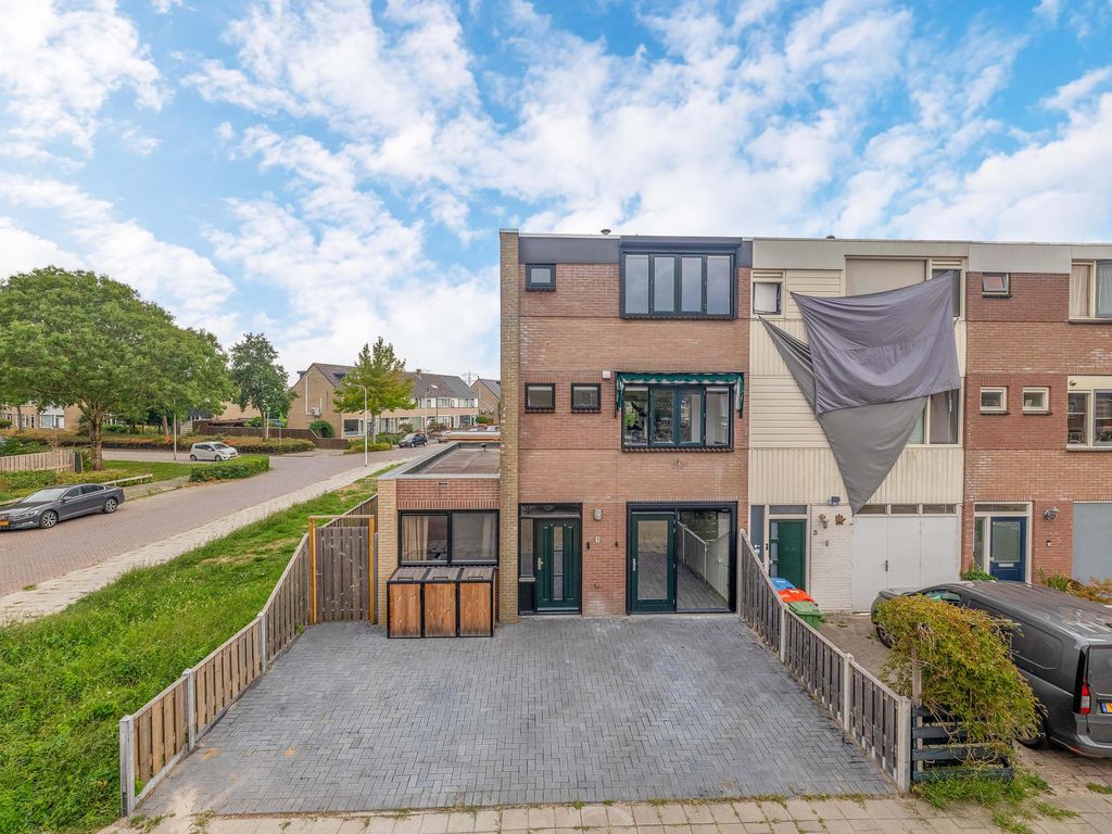 Karveel 1, BRIELLE