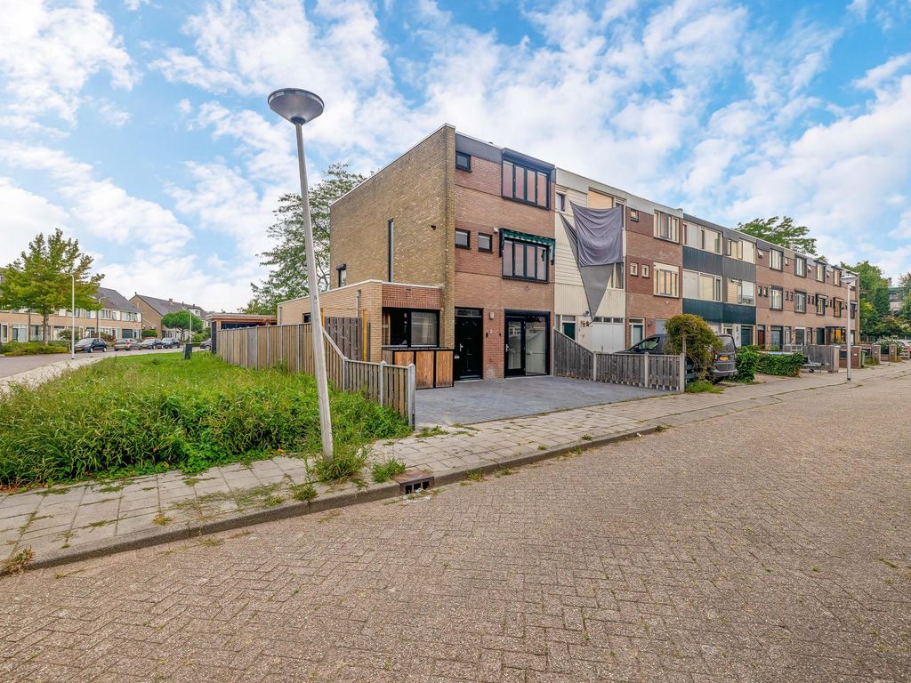 Karveel 1, BRIELLE