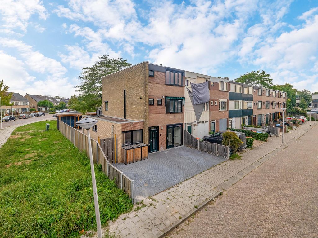 Karveel 1, BRIELLE