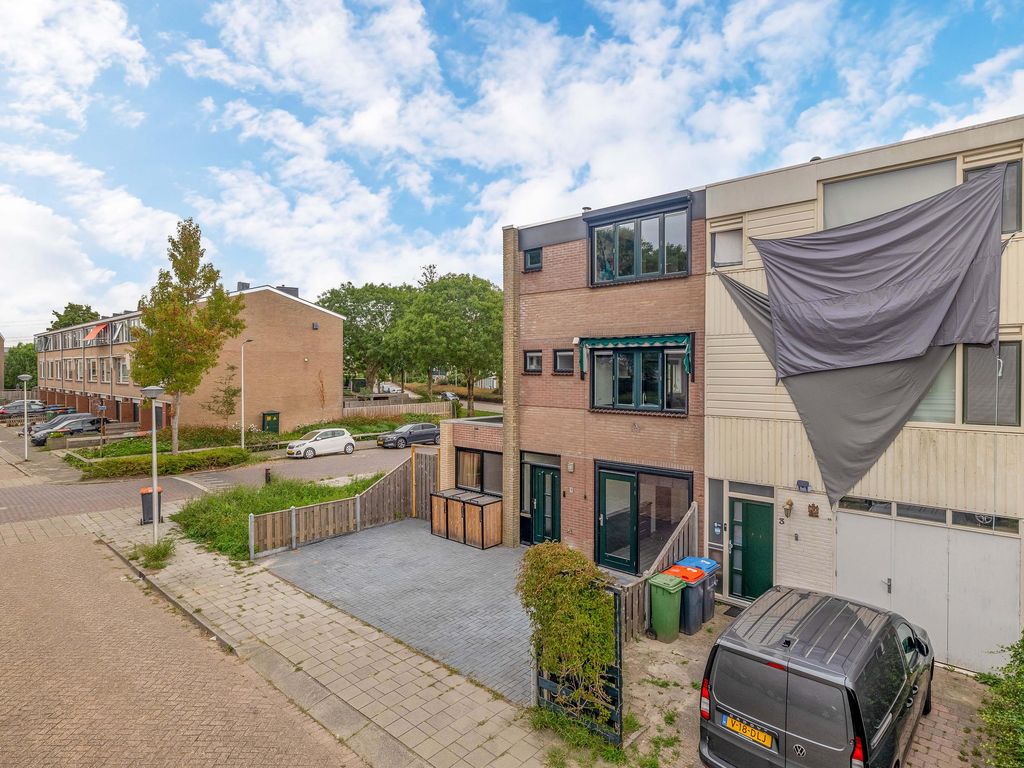 Karveel 1, BRIELLE