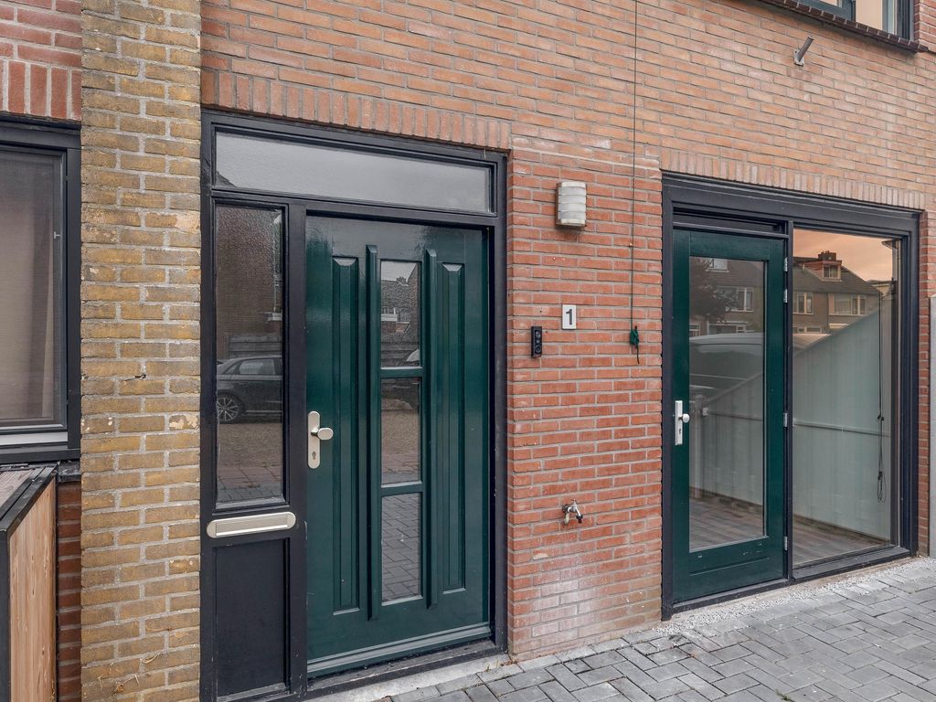 Karveel 1, BRIELLE