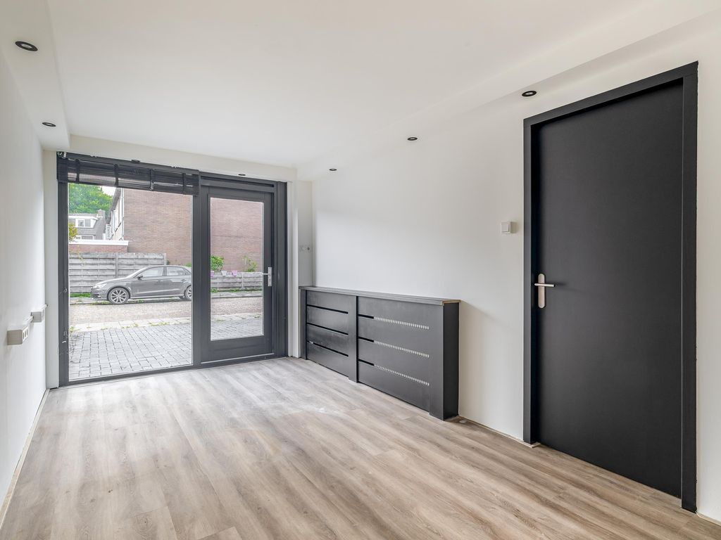 Karveel 1, BRIELLE