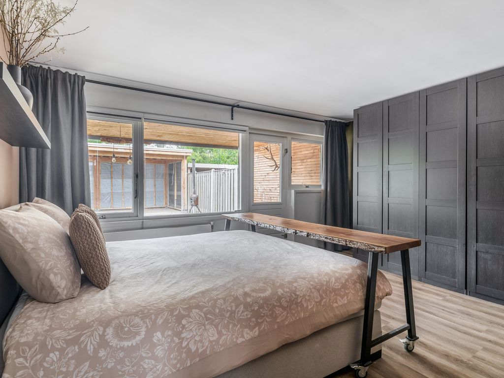Karveel 1, BRIELLE