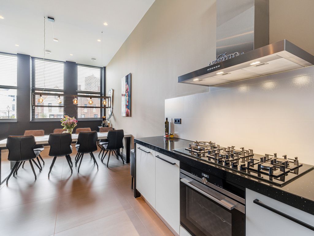 Burg H v Sleenstr 10, BRIELLE