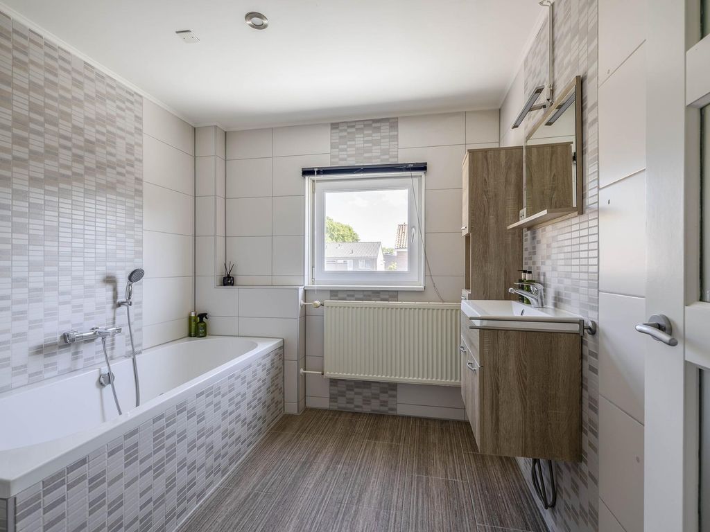 Alexander Verhuellstraat 83, BRIELLE