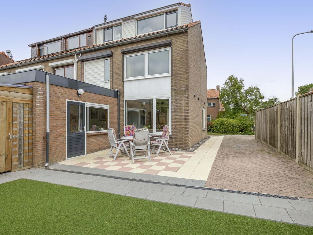 Beatrixplein 1, ZWARTEWAAL