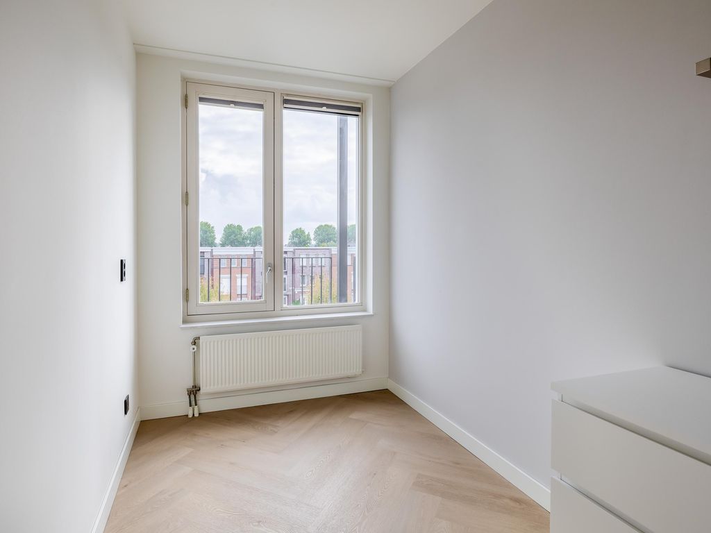 Maltaweide 325, HELLEVOETSLUIS