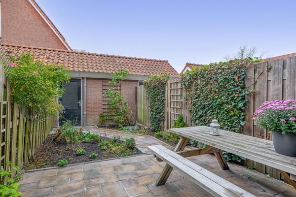 Warmoezenierstraat 23