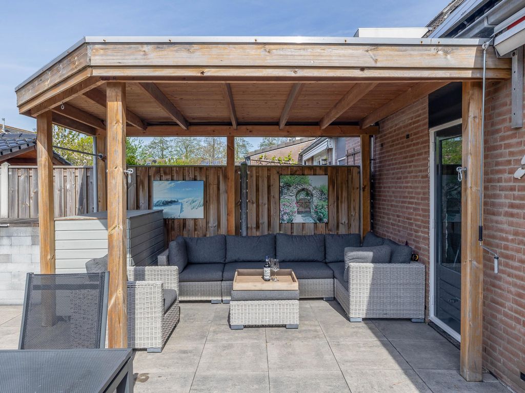 Jacob van Heemskerkstraat 18, HELLEVOETSLUIS