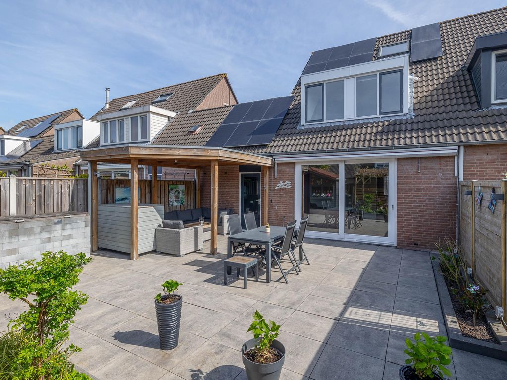 Jacob van Heemskerkstraat 18, HELLEVOETSLUIS