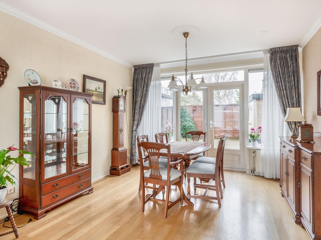 Julianalaan 28, ZWARTEWAAL