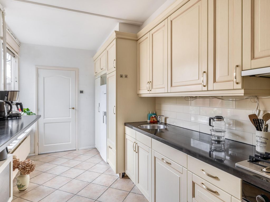 Julianalaan 28, ZWARTEWAAL