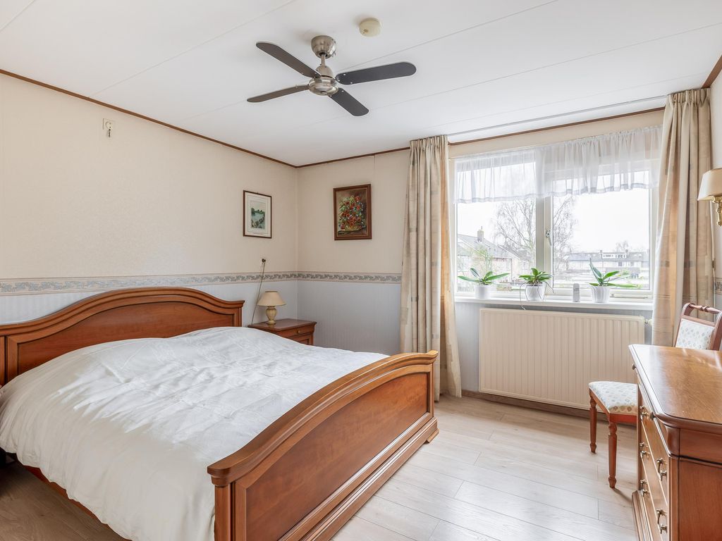 Julianalaan 28, ZWARTEWAAL