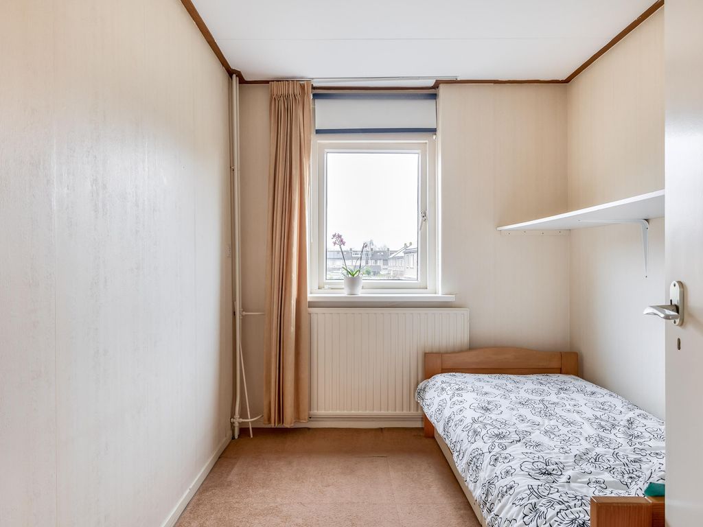 Julianalaan 28, ZWARTEWAAL