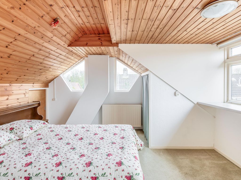 Julianalaan 28, ZWARTEWAAL