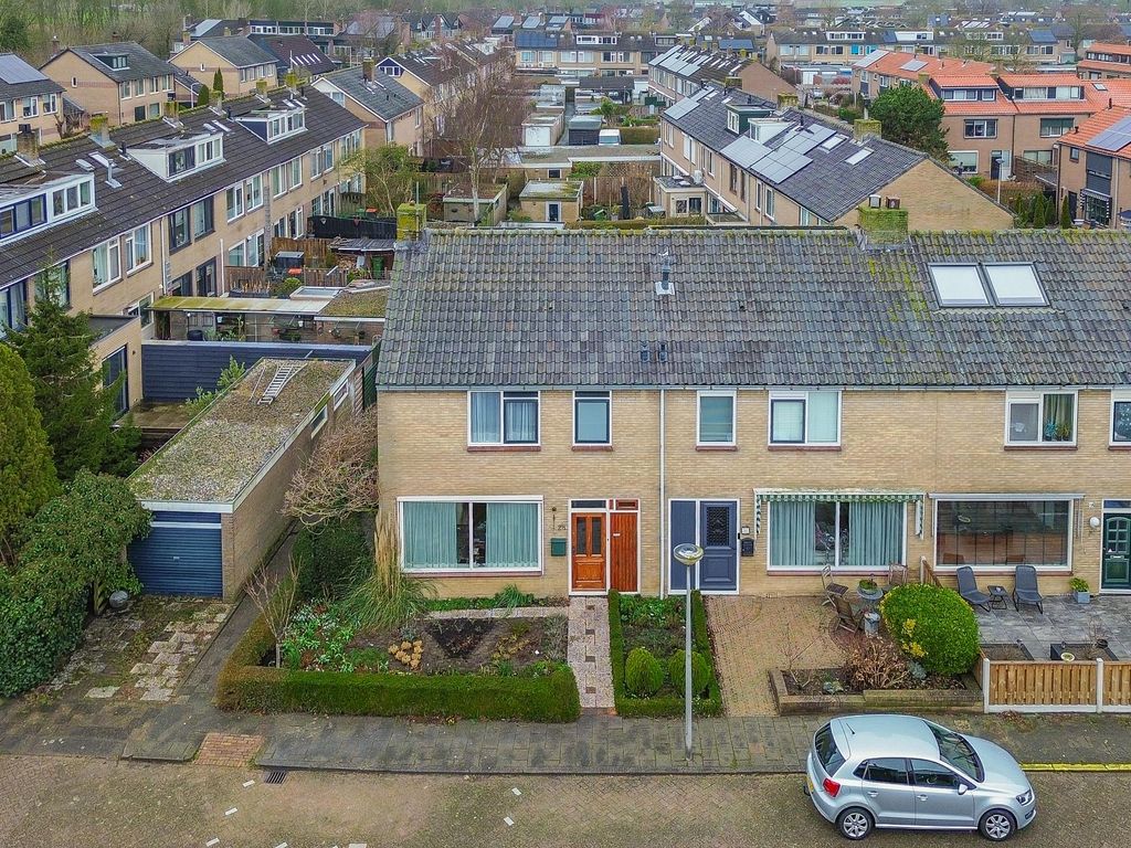 Julianalaan 28, ZWARTEWAAL