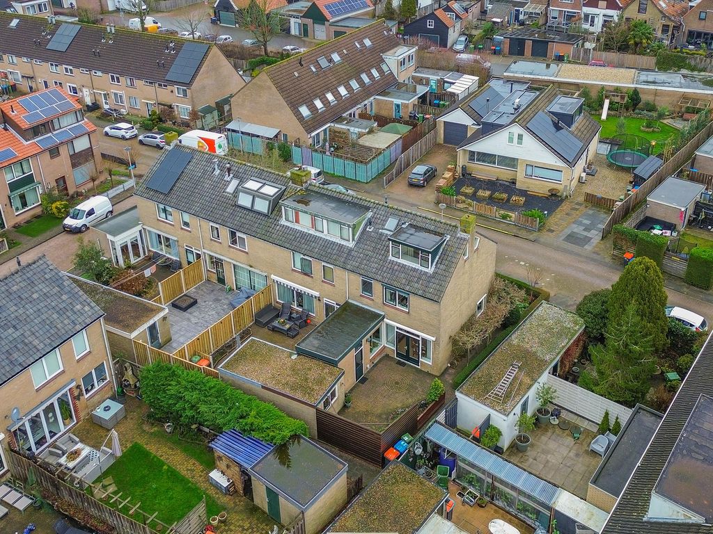 Julianalaan 28, ZWARTEWAAL