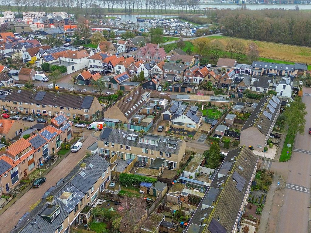 Julianalaan 28, ZWARTEWAAL