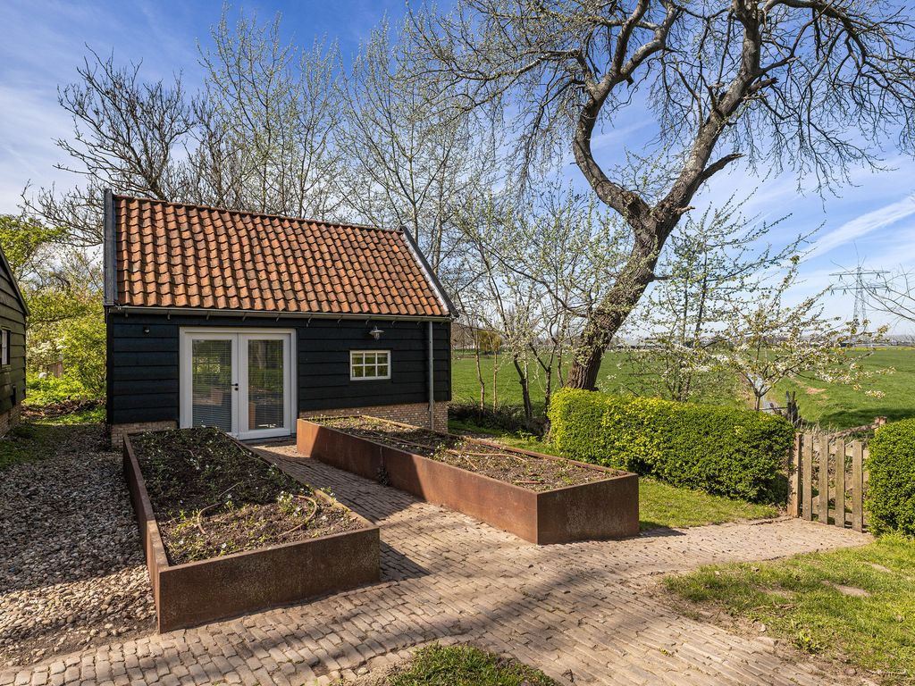 Wouddijk 12, ZWARTEWAAL