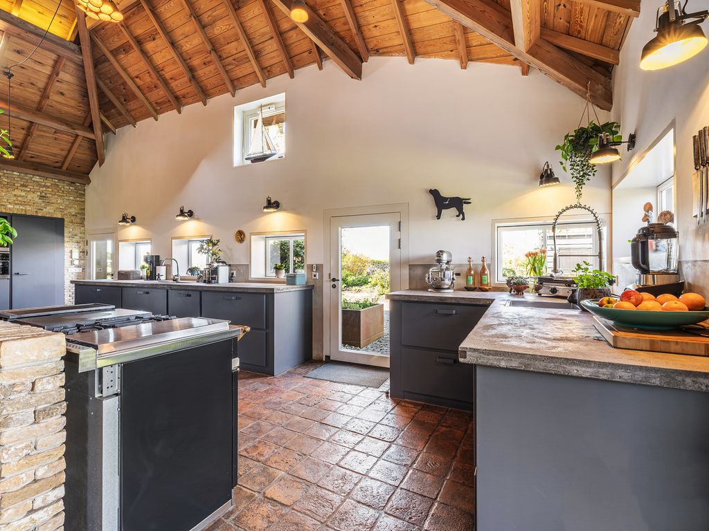 Wouddijk 12, ZWARTEWAAL