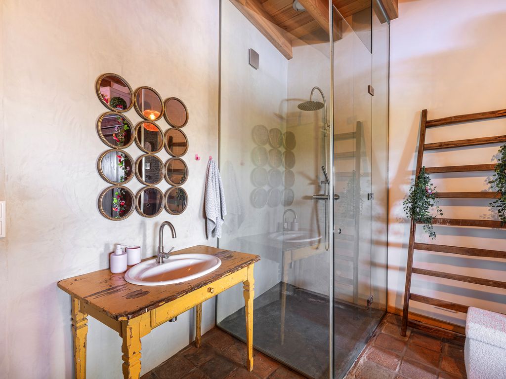 Wouddijk 12, ZWARTEWAAL