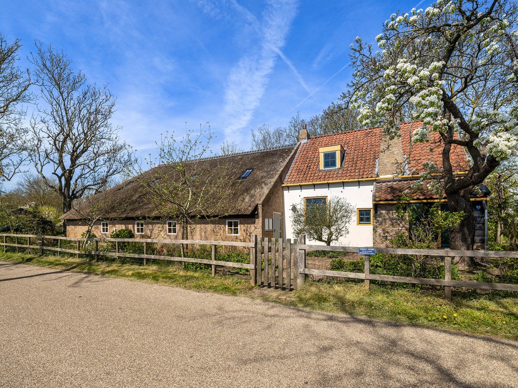 Wouddijk 12, ZWARTEWAAL