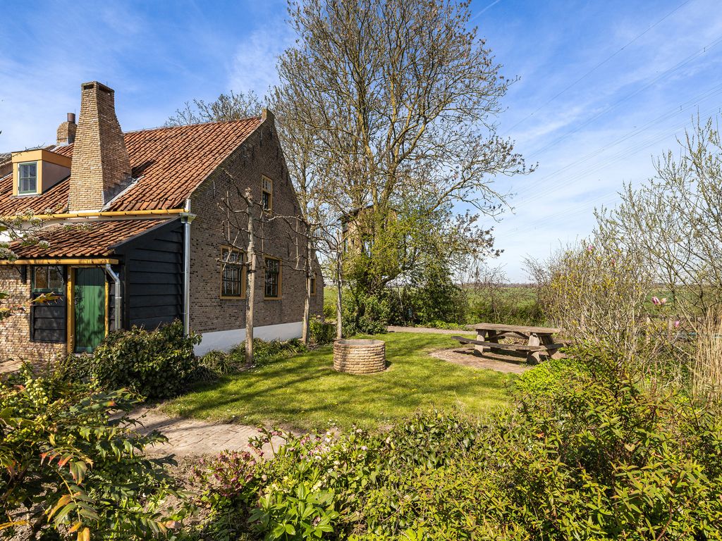 Wouddijk 12, ZWARTEWAAL