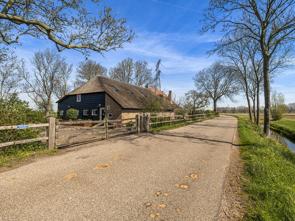 Wouddijk 12, ZWARTEWAAL