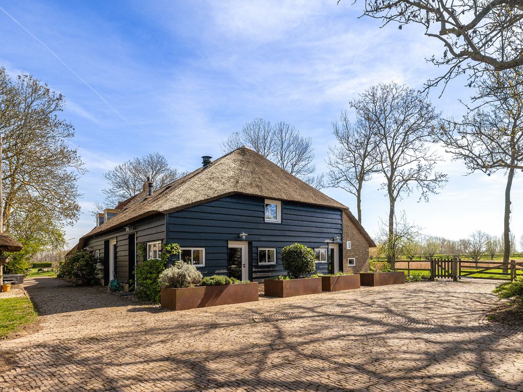 Wouddijk 12, ZWARTEWAAL