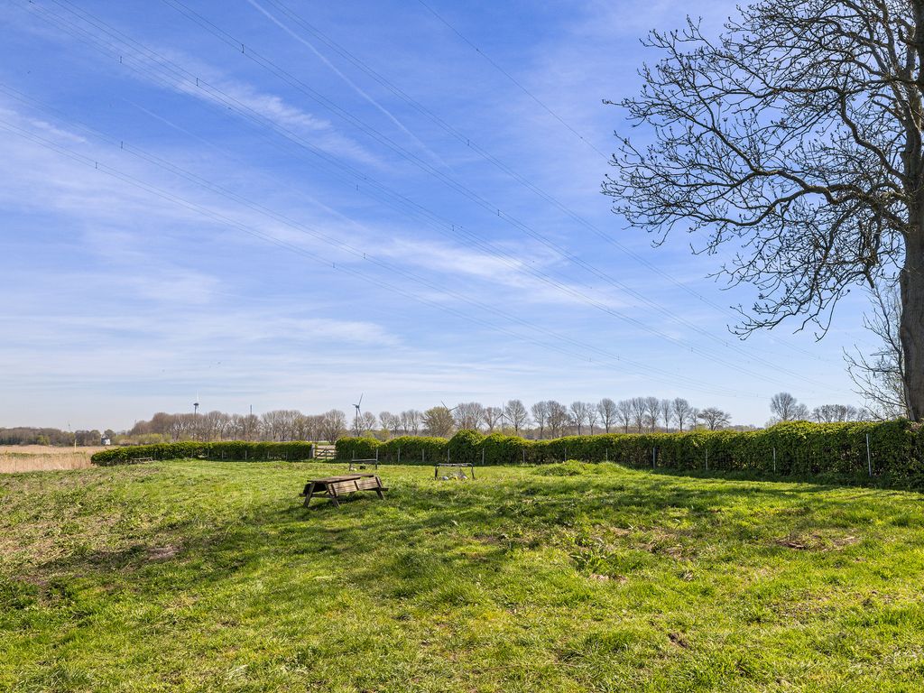 Wouddijk 12, ZWARTEWAAL