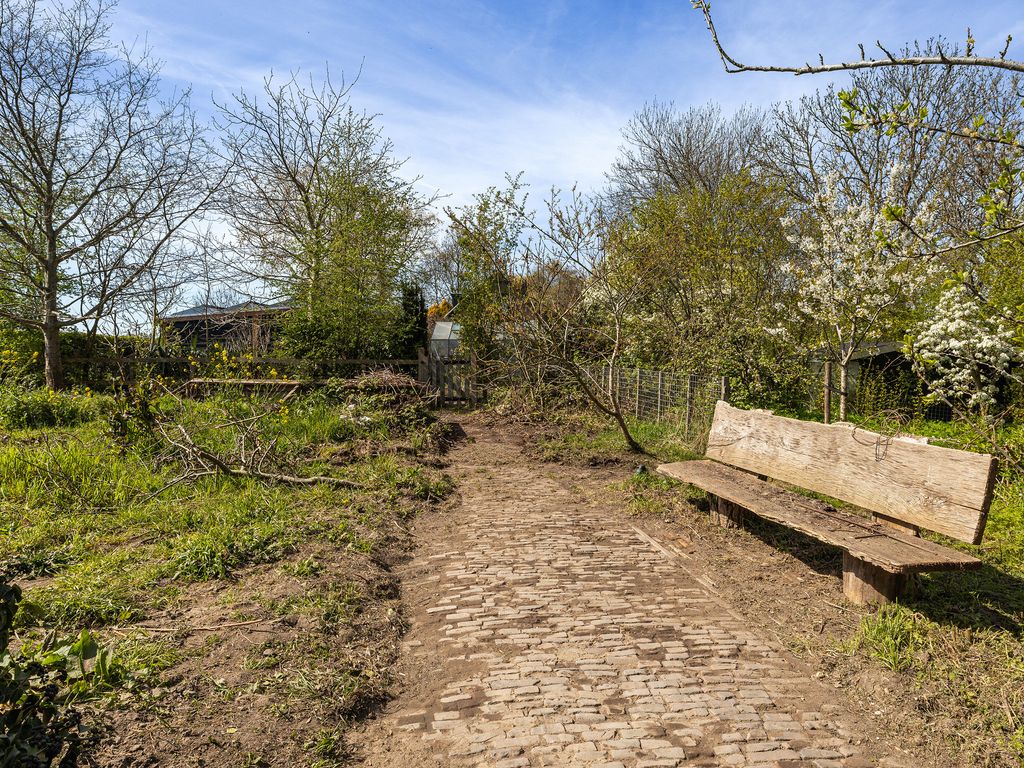 Wouddijk 12, ZWARTEWAAL