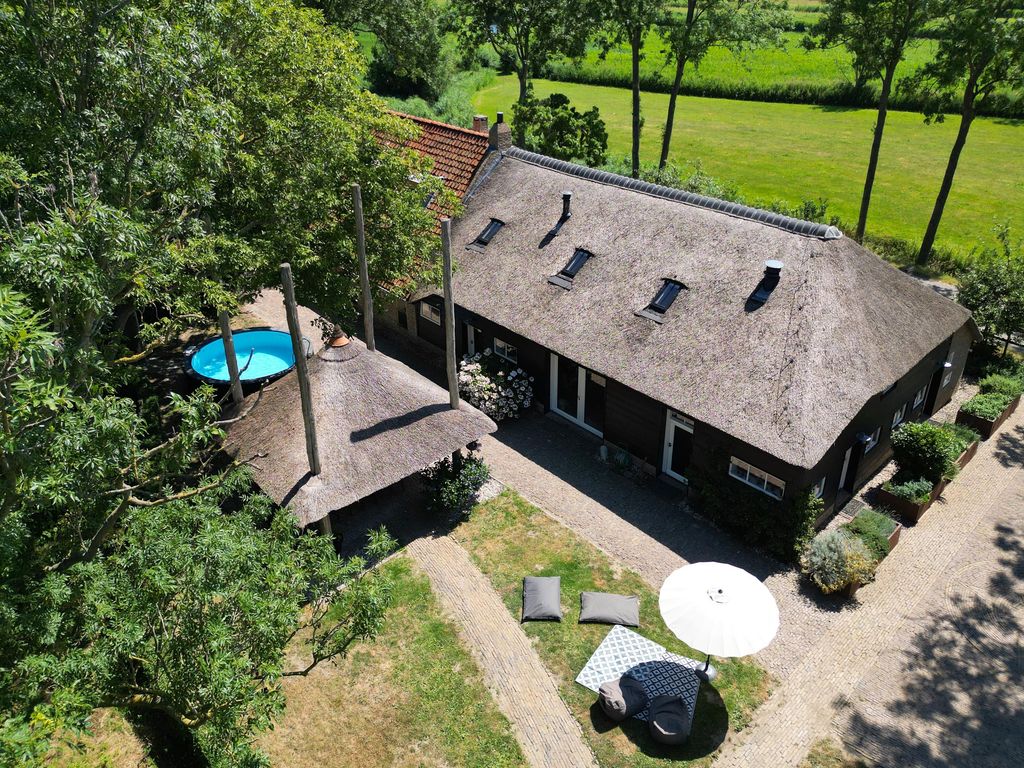 Wouddijk 12, ZWARTEWAAL