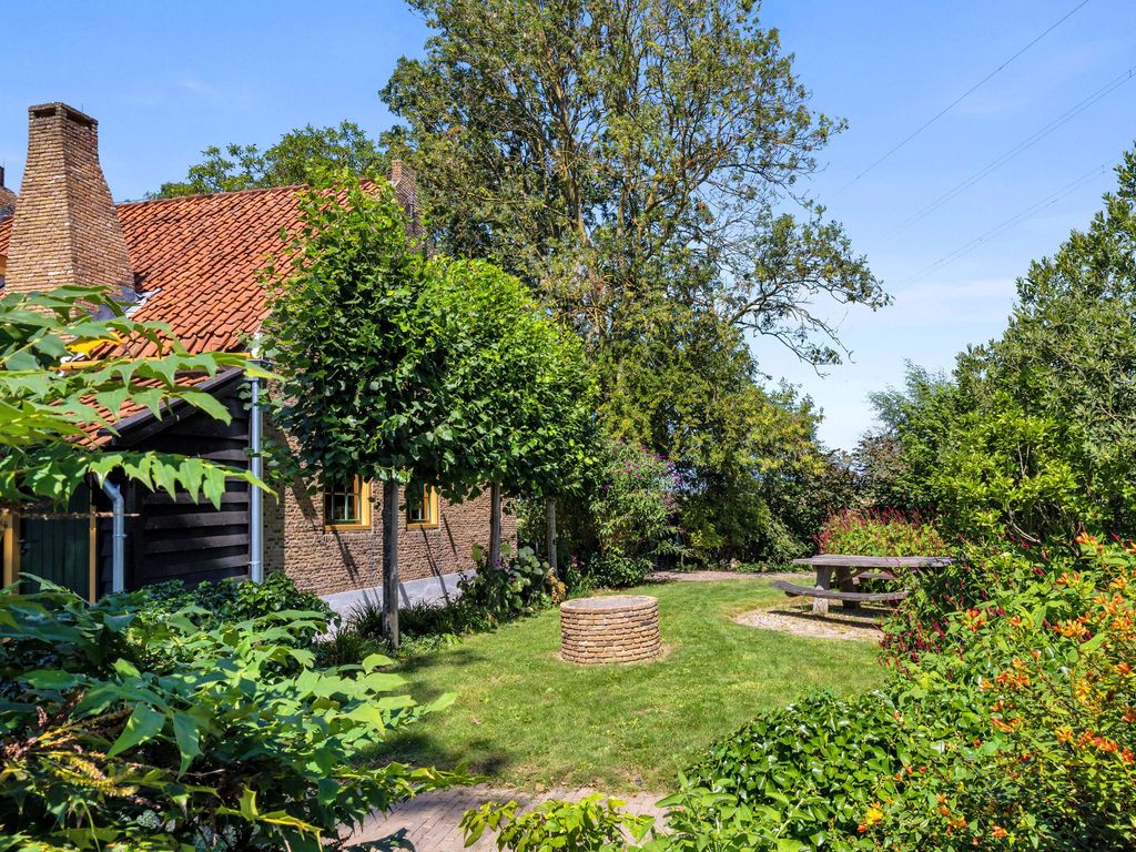 Wouddijk 12, ZWARTEWAAL