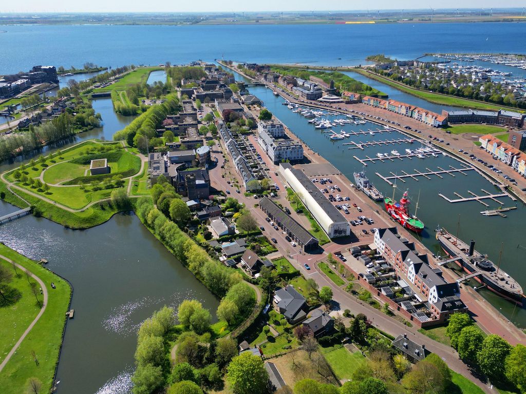 Opzoomerlaan 122, HELLEVOETSLUIS