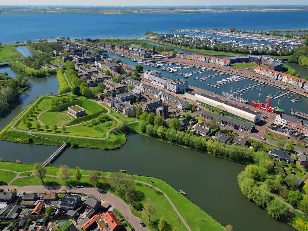 Opzoomerlaan 122, HELLEVOETSLUIS