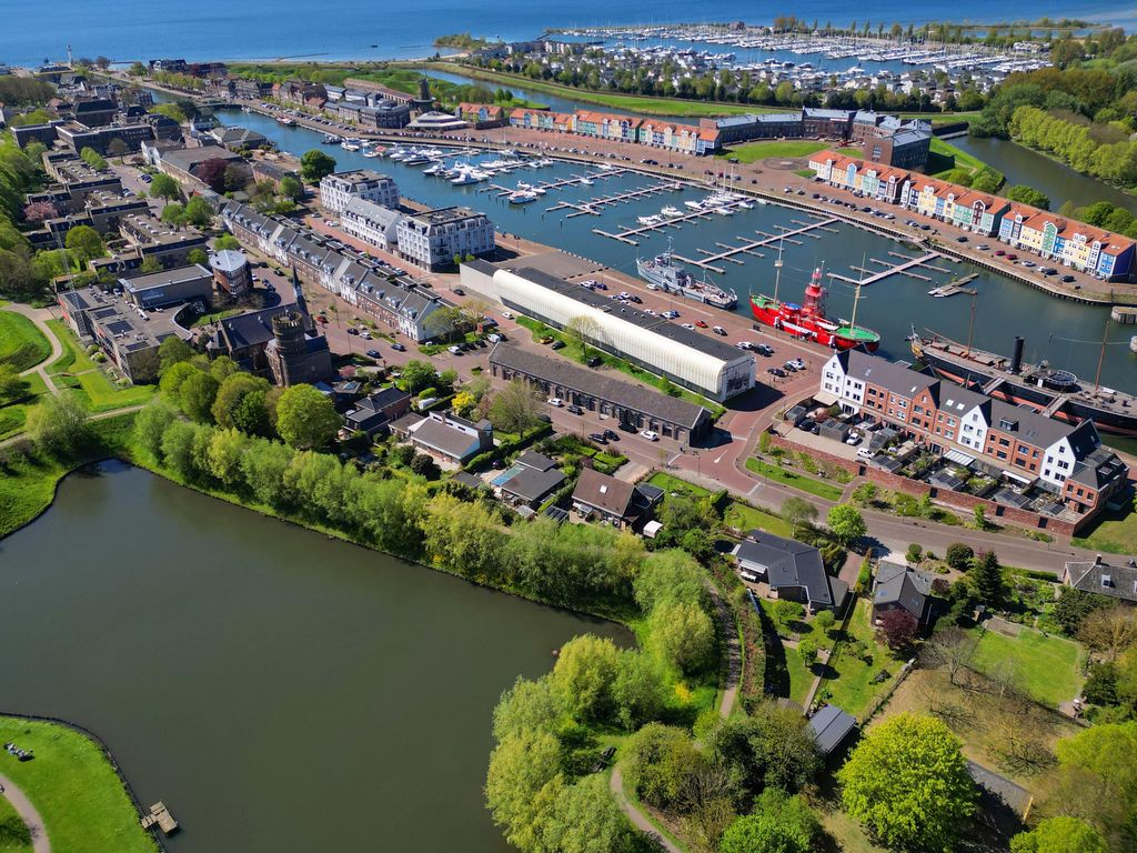 Opzoomerlaan 122, HELLEVOETSLUIS