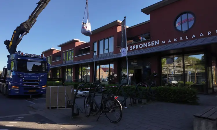 We bouwen door: op kantoor en in de regio