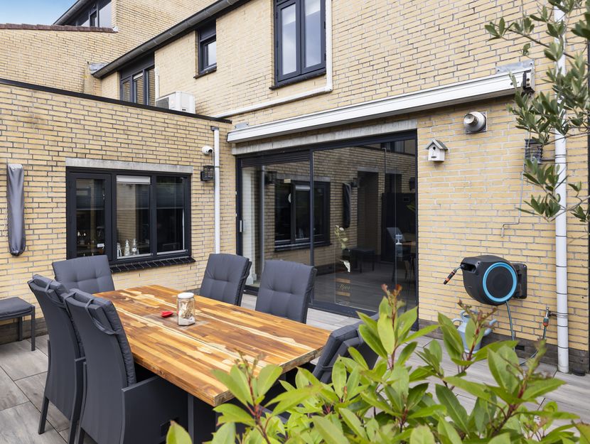 Opera 10, ZWIJNDRECHT
